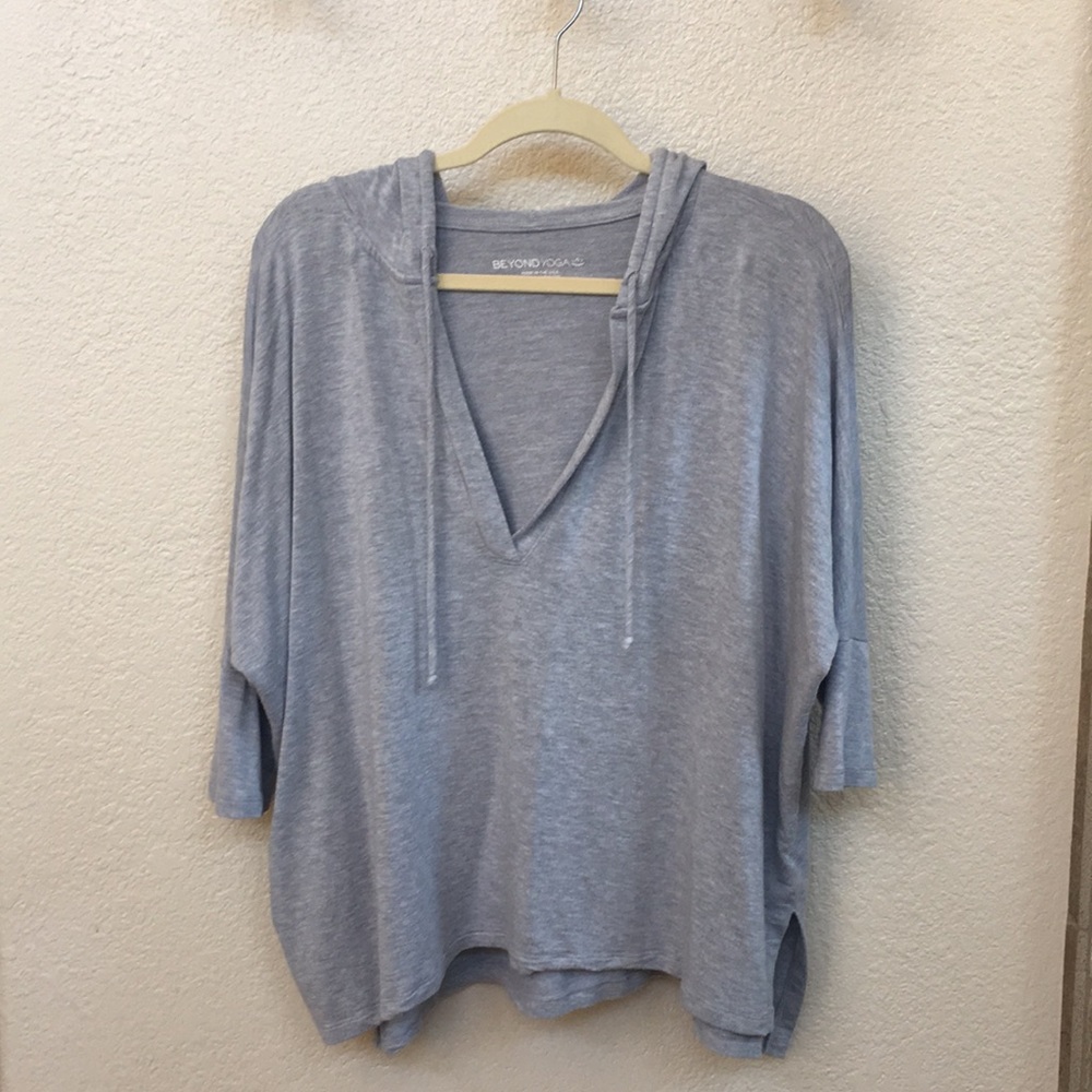 Beyond Yoga 3/4 sleeve hooded top size XS